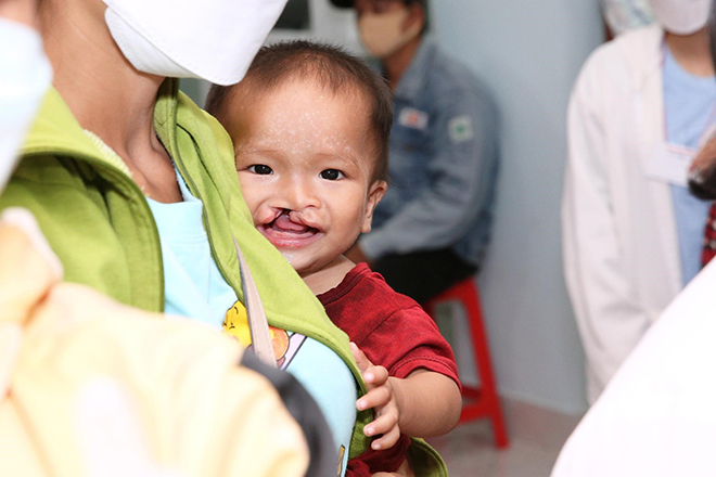 AVAKids found smiles for hundreds of children: No one is happier and happier than a mother - 2