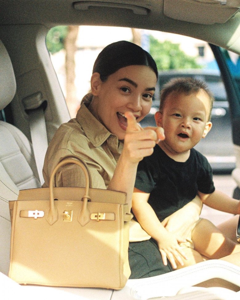 Ho Ngoc Ha takes her children to work, Leon's cuteness overshadows tens of billions of cars, Hermes bags - 7