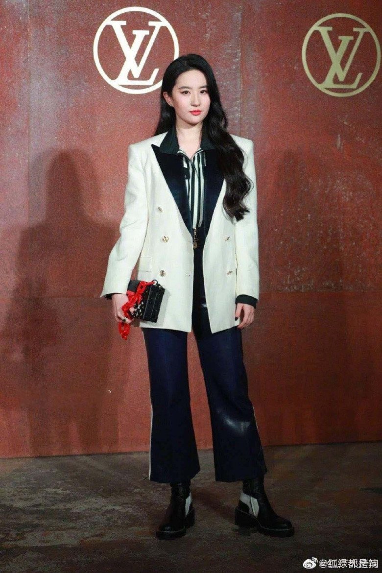 Liu Yifei dressed in antiques as billions of billions of angels, in everyday life amp;#34;ridingamp;#34;  super car wearing unbelievable quality - 13