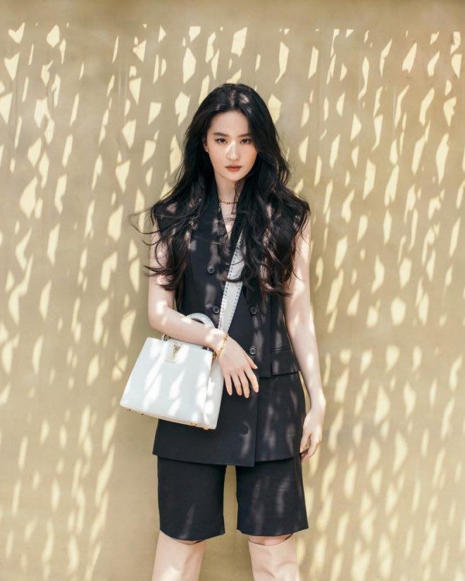 Liu Yifei dressed in antiques as billions of billions of angels, in everyday life amp;#34;ridingamp;#34;  super car wearing unbelievable quality - 11