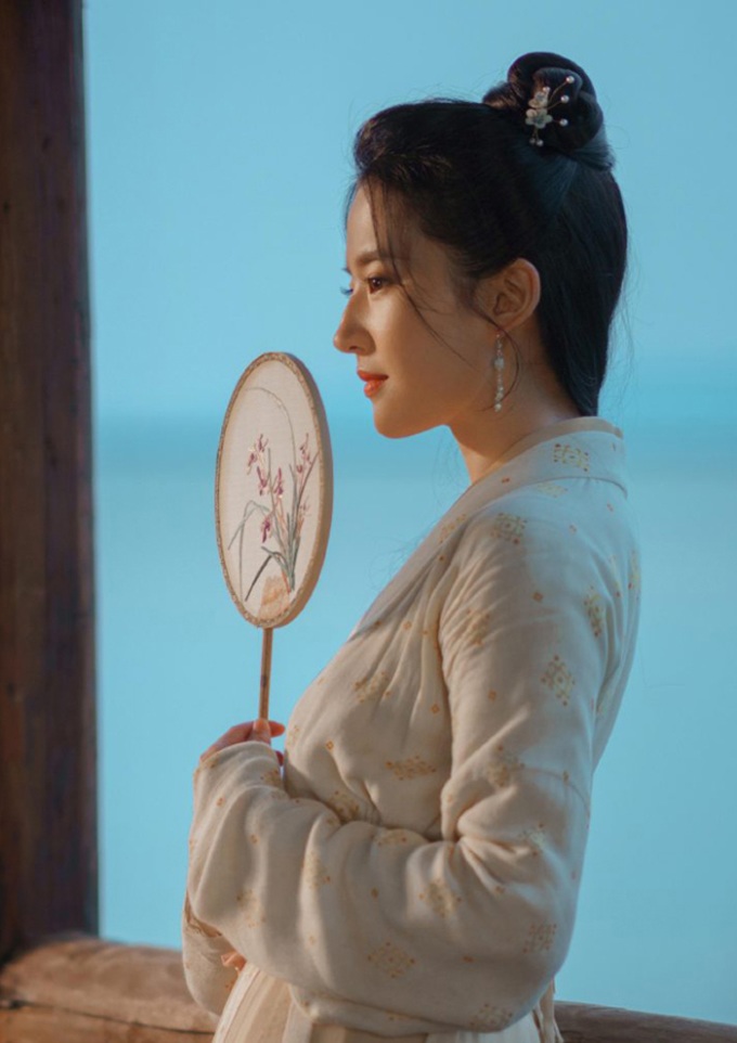 Liu Yifei dressed in antiques as billions of billions of angels, in everyday life amp;#34;ridingamp;#34;  super car wearing unbelievable quality - 1