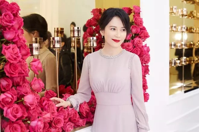 Middle-aged showbiz beauty: Ly Tieu Nhien's chest, An Dao's waist, Hua Tinh's butt - 15