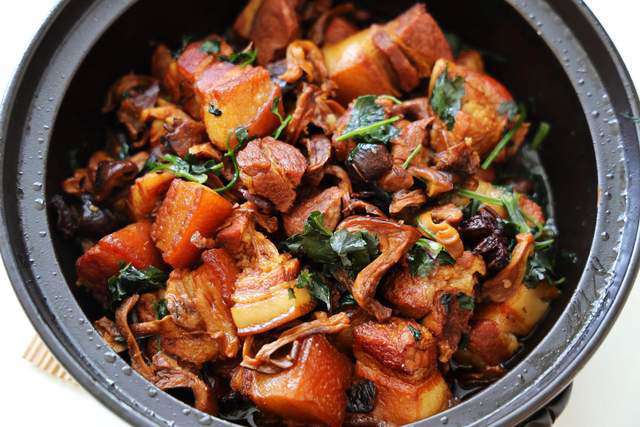 Braised meat is not delicious, add this dried vegetable to double the attractiveness, the whole family eats it clean - 6