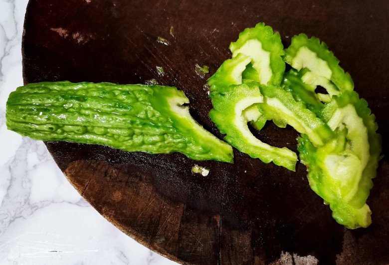 Stir-fry bitter melon, don't put it right into the pan, marinate it with this, the dish will immediately taste bitter and crispy - 4