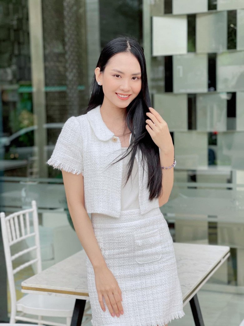 Nữ gia sư xinh đẹp đi thi Miss World Việt Nam được chú ý vì nhan sắc trong trẻo, tinh khôi - 9
