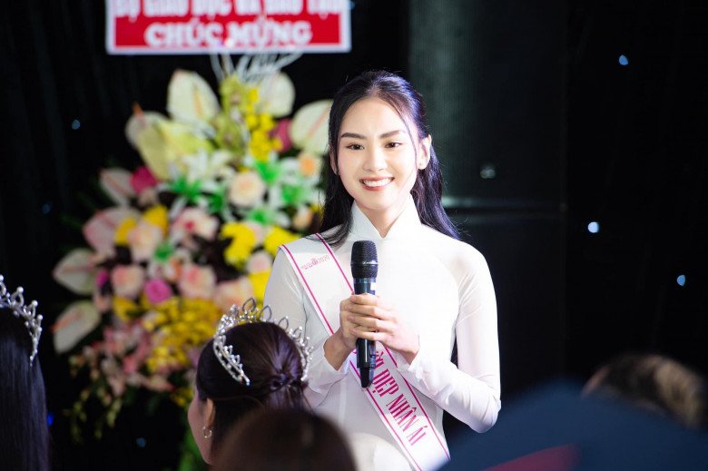 Nữ gia sư xinh đẹp đi thi Miss World Việt Nam được chú ý vì nhan sắc trong trẻo, tinh khôi - 8