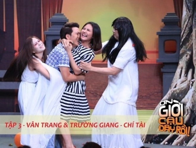 Công chúng cho rằng Trường Giang đã có gia đình thì không nên diễn quá đà, cần tiết chế để không xảy ra những tình huống quá thân mật như trên.