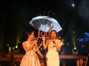 Nhạc - Hà Trần - Uyên Linh song ca dưới mưa, hát bài hit của nhau