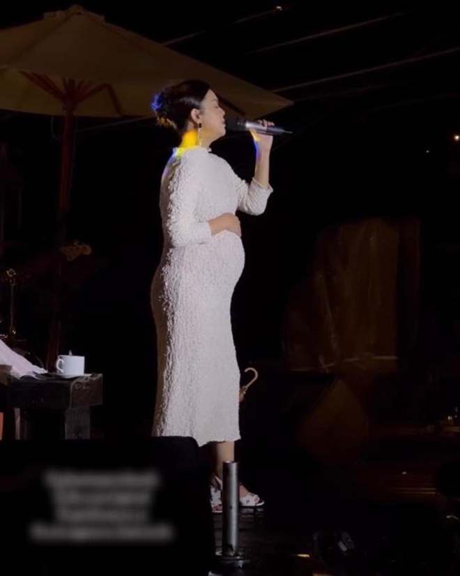 Phạm Quỳnh Anh xuất hiện với bụng bầu vượt mặt và thoải mái chia sẻ về đời tư.