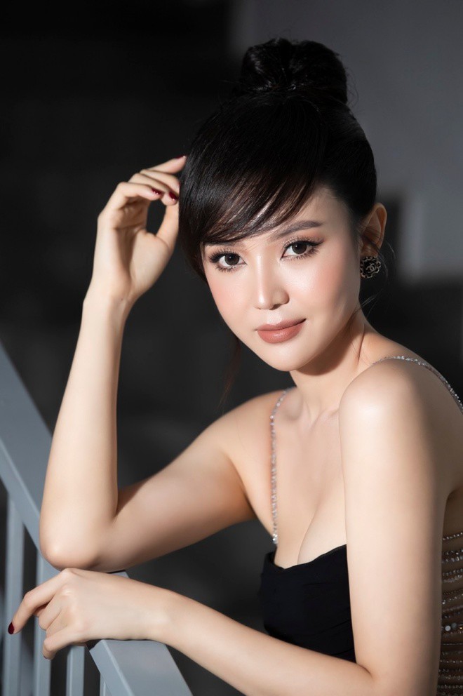 Thời gian rảnh, nữ hoàng sắc đẹp dành để chăm sóc bản thân và ở cạnh con gái.