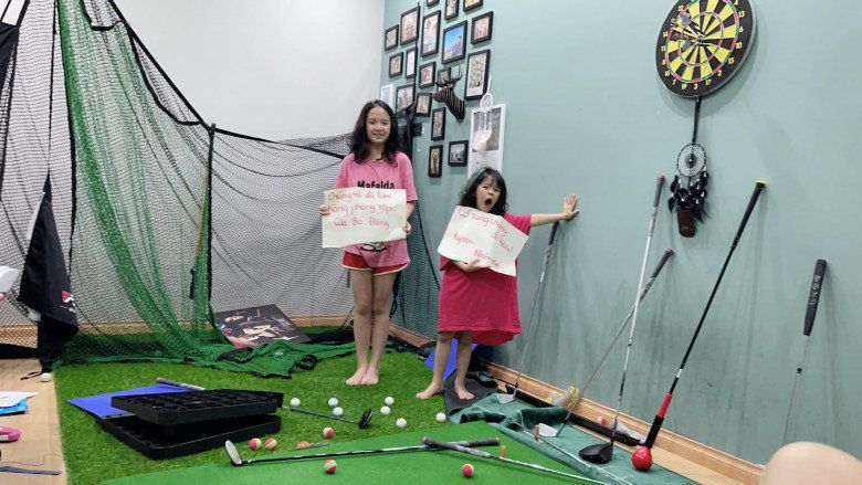 Hồng Đăng là 1 golfer chính hiệu. Do đó, 2 con của anh cũng học hỏi bố rất nhiều từ bộ môn dành cho giới quý tộc này. Nhiều con sao khác cũng còn bé nhưng đã được tiếp xúc với golf từ bé như Phạm Hương, Đan Trường,...