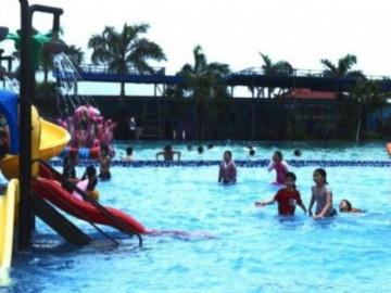 Bé 10 tuổi tử vong tại hồ bơi