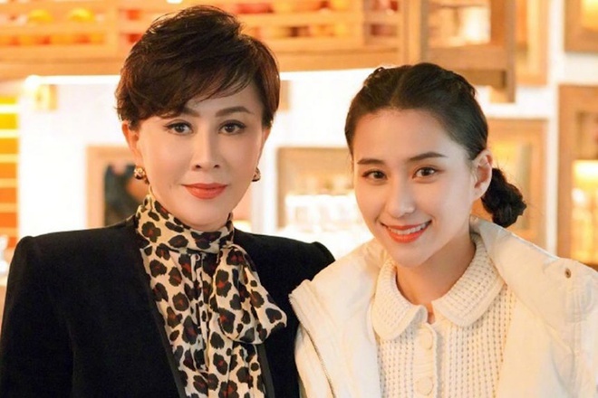Hà Siêu Liên khẳng định vì sinh ra trong gia đình giàu có nên cô có nhiều lần mệt mỏi vì thân thế.