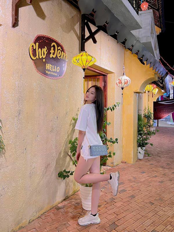 Tuyệt chiêu diện quần ngắn khoe chân dài 1m1 của nàng hậu trẻ nhất Việt Nam - 2