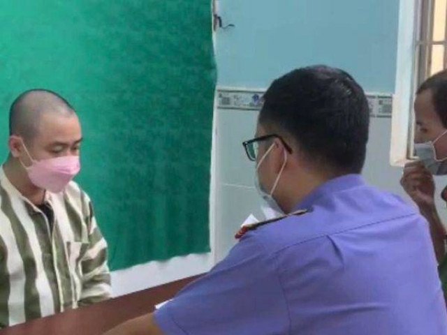Diễn viên hài Hữu Tín bị điều tra hai tội danh, đối mặt khung hình phạt nào?
