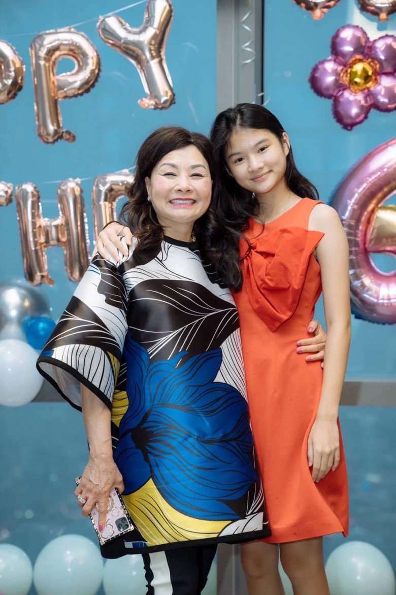 Con gái Trương Ngọc Ánh để mặt mộc đi dự sinh nhật bà nội, dung mạo hưởng trọn từ gia đình cực phẩm - 7