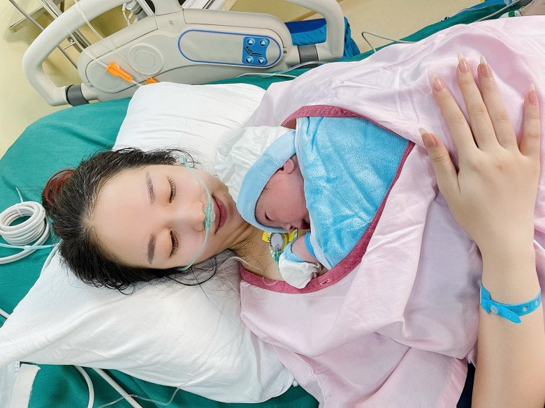 Người đẹp xứ Huế nằm phòng lạnh chịu đau 8 tiếng mới sinh được con, chồng tặng ngay túi hiệu hơn nửa tỷ - 8