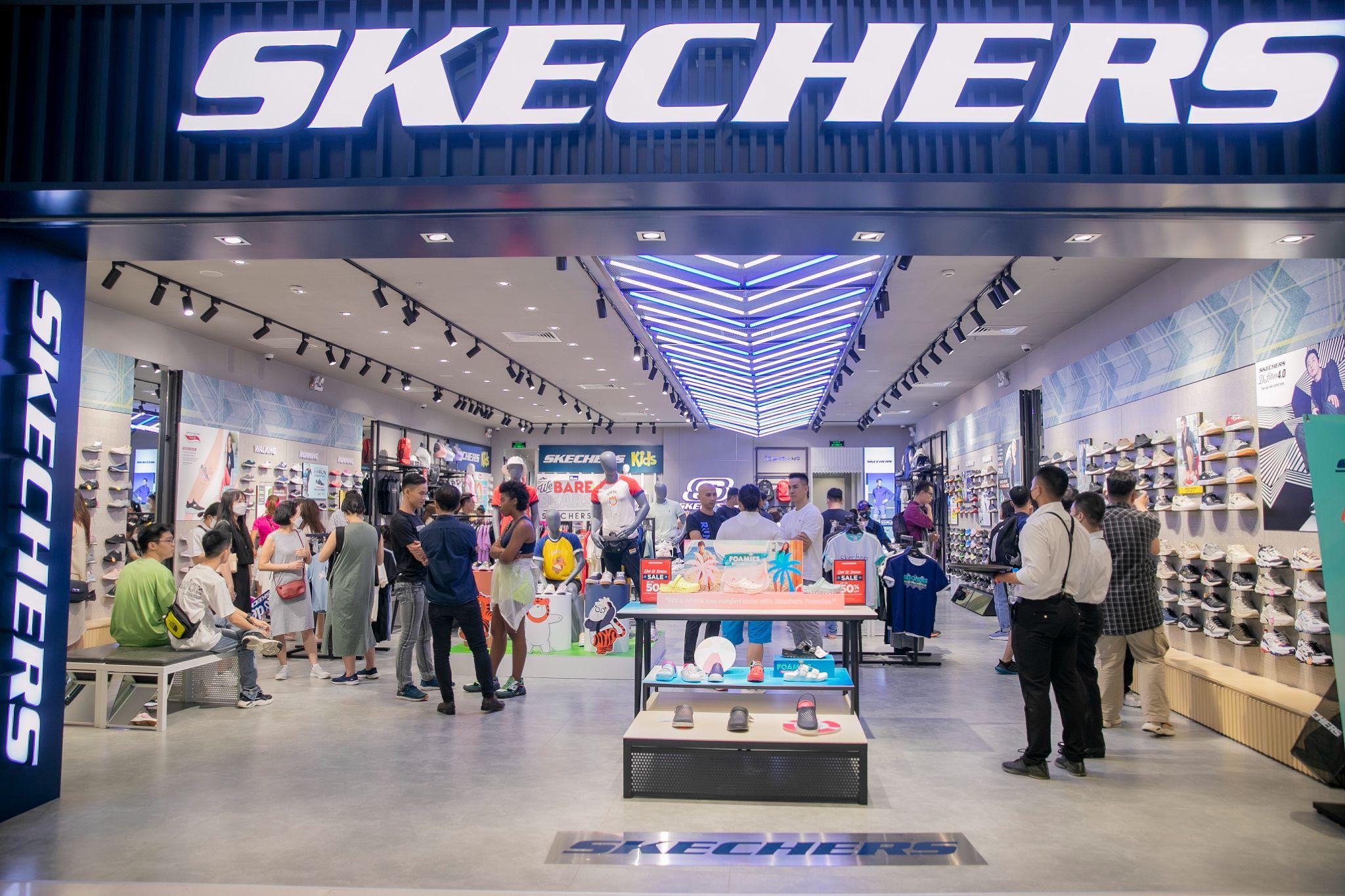 Nhà Skechers vừa ra mắt concept store mới tại Crescent Mall khiến các tín đồ thời trang đứng ngồi không yên # 34; - Đầu tiên