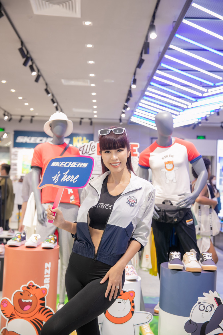 Nhà Skechers vừa ra mắt concept store mới tại Crescent Mall khiến các tín đồ thời trang đứng ngồi không yên # 34; - 3