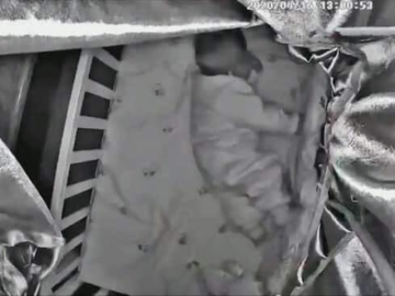 Mẹ chi 23 triệu đồng/10 giờ học cách rèn con tự ngủ, bé 3 tháng tuổi khóc ròng đến tử vong