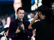 Sao Việt - MC Đức Bảo xuất hiện khác lạ, "bắn" tiếng Anh 100% trong đêm Bán kết Hoa hậu Hoàn vũ 2022