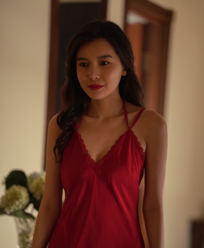 Một tạo hình được tiết lộ của Cao Thái Hà trong phim Trại Hoa Đỏ.