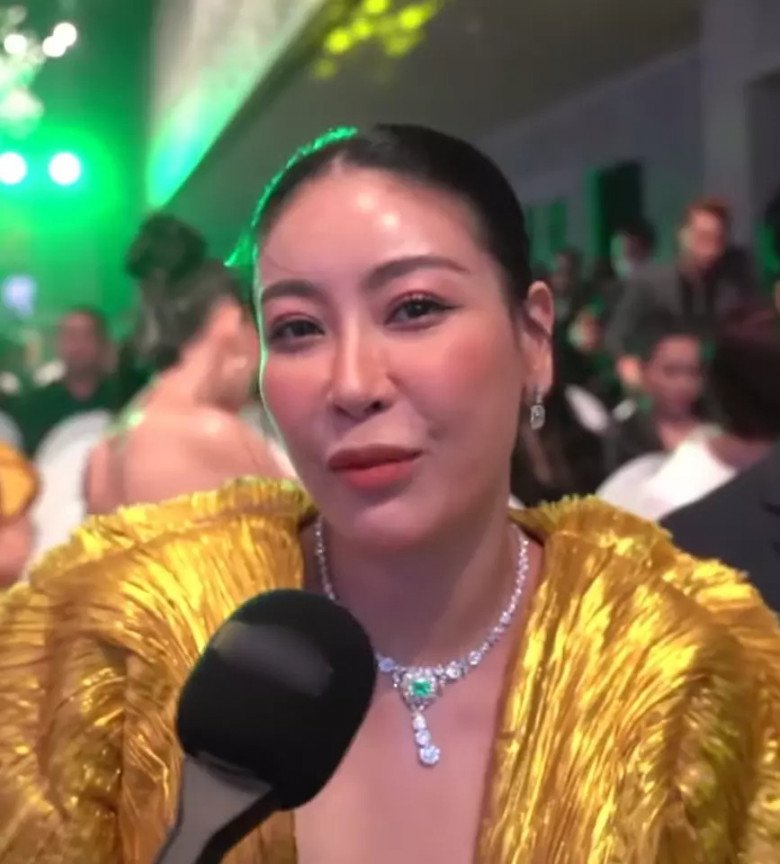 Hoa hậu Hà Kiều Anh 46 tuổi không 1 nếp nhăn, đôi môi ngày càng gợi cảm, gò má baby khác lạ - 4
