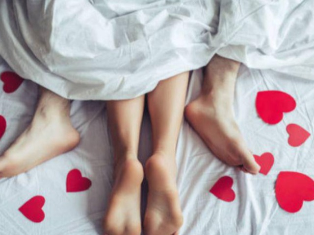 Quan hệ bao nhiêu lần mỗi tuần là quá nhiều? 6 điều xảy ra với cơ thể phụ nữ khi yêu quá độ