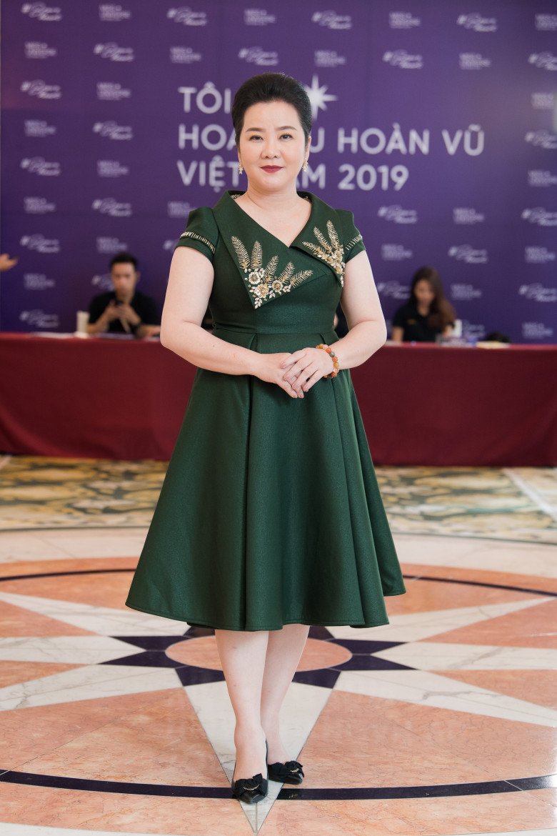 Giám khảo khó tính nhất HHHV Việt Nam khiến dân tình khó hiểu vì gout ăn mặc - 14