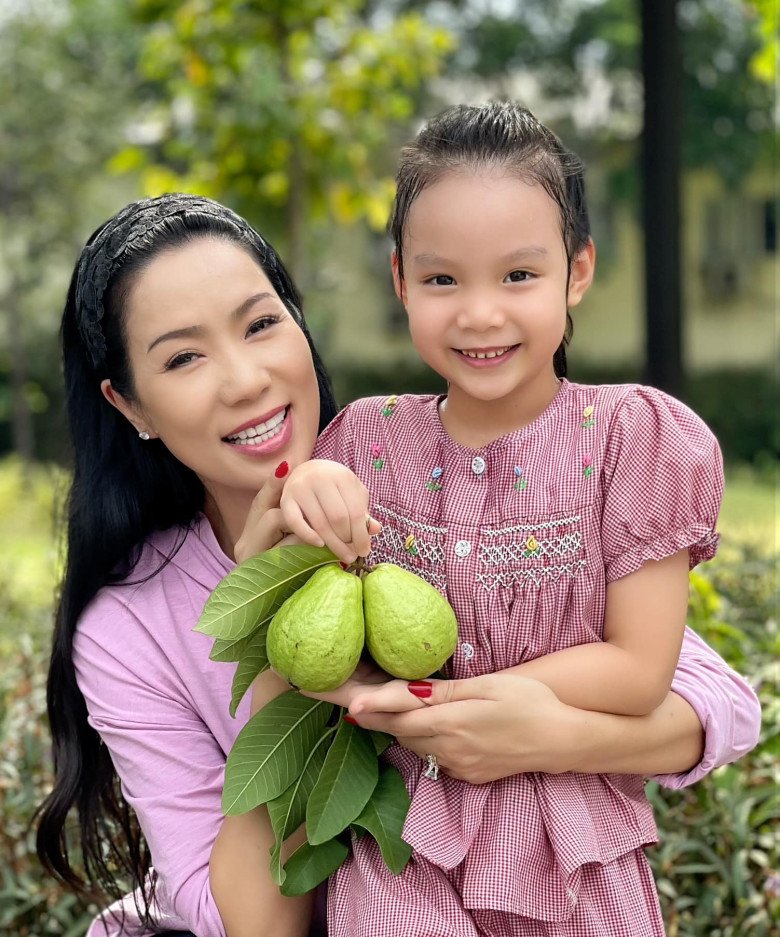 Chờ 12 năm mới có con, Á hậu Trịnh Kim Chi giờ lãi em bé xinh hệt mẹ - 4