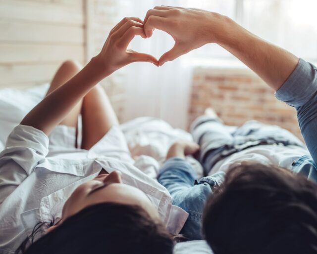 Giao tiếp hiệu quả, thẳng thắn mà tế nhị sẽ giúp vợ chồng thấu hiểu và tìm được giải pháp phù hợp với nhu cầu của cả hai. (Ảnh minh họa)