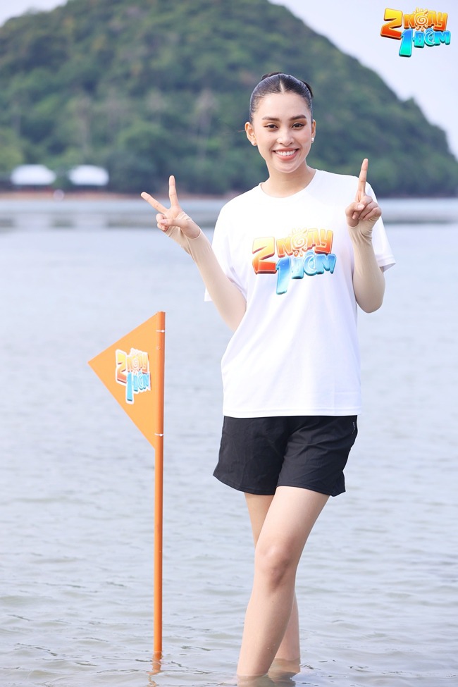 Hoa hậu Tiểu Vy vừa lộ diện đã khiến Lê Dương Bảo Lâm bị nhấn nước, Trường Giang kêu cứu không ai nghe - 1