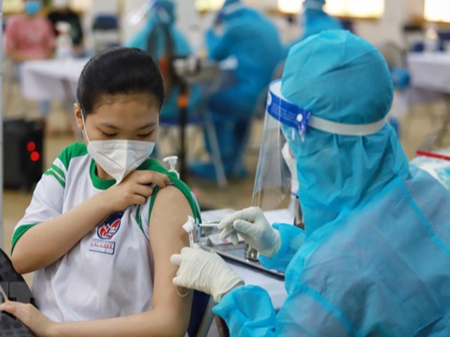 Mắc COVID-19 có được coi là tiêm một mũi vắc xin? Cảnh báo mối nguy khi nhiều người thờ ơ tiêm mũi 4