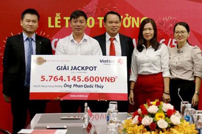 Ba người trúng độc đắc, có tiền tỷ bỗng phát hoảng khi thấy ăn xin lũ lượt tới nhà, phải trốn chui trốn lủi - 4