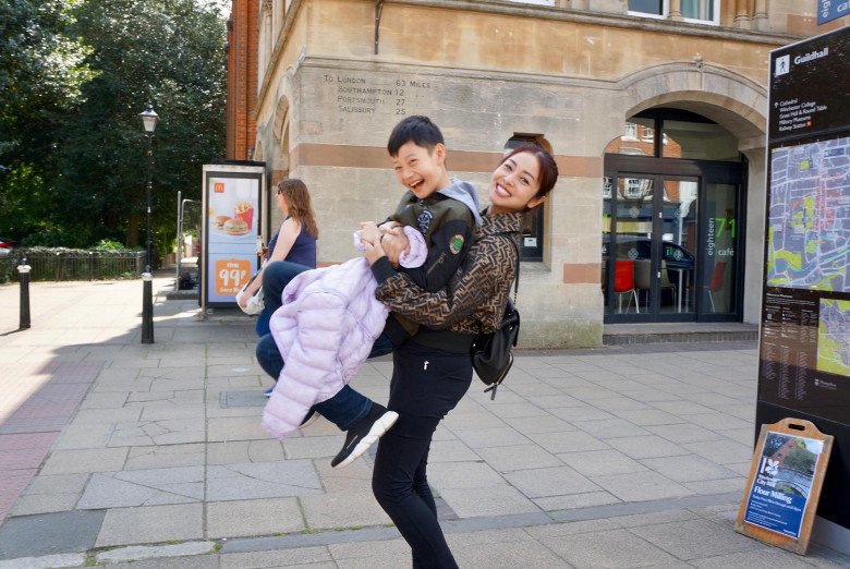 Con trai Jennifer Phạm và Quang Dũng về nước sau 2 năm ở nước ngoài, cao hơn mẹ Hoa hậu 1 cái đầu - 5