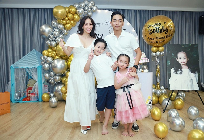 Ngày Gia đình Việt Nam 28/6: Mỹ Linh đăng ảnh hiếm bên bố mẹ, Nhã Phương tủi thân vì bị amp;#34;ra rìaamp;#34; - 3