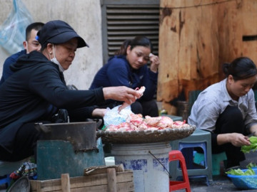 Mẹt ghẹ 30 năm bốc hơi nghi ngút ở chợ Đồng Xuân và lời đồn kiếm chục triệu/ngày, mua nhà khu hồ Tây