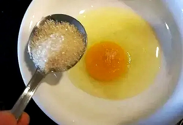 Trứng gà hấp đường rất tốt cho hệ hô hấp. (Ảnh minh họa).