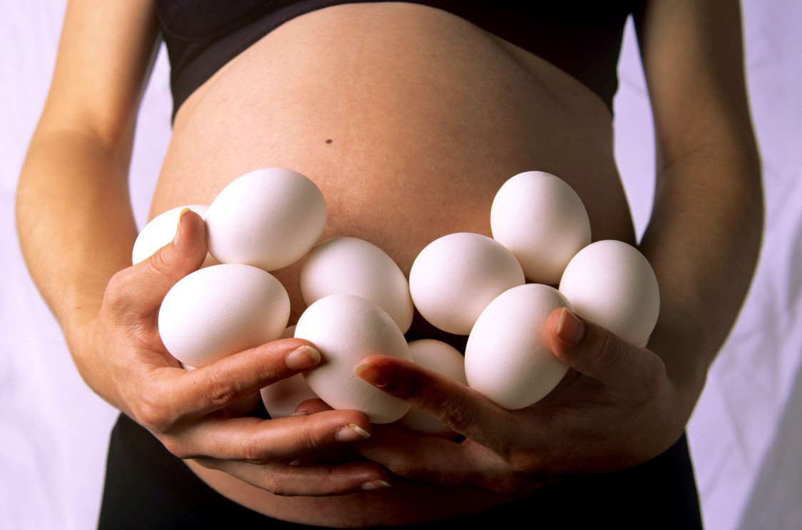 Bà bầu ăn trứng ngỗng có tác dụng gì? (Ảnh minh họa)