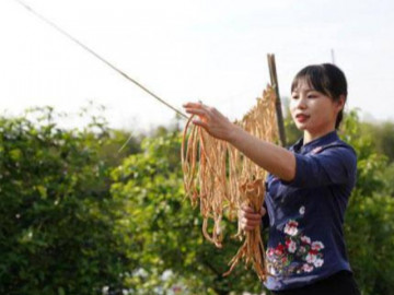 Lấy thứ quê mùa cho không ai muốn lấy đem bán, vợ chồng đang lỗ nặng bỗng đổi đời