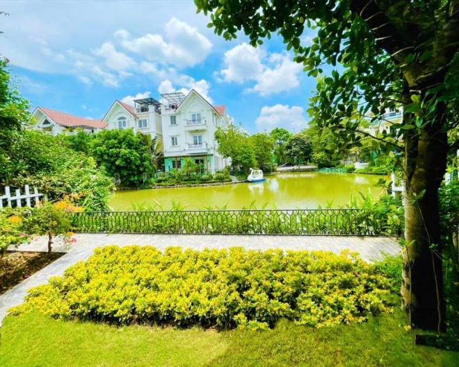 Lã Thanh Huyền khoe biệt thự khu nhà giàu, bể bơi rộng như resort, nhà riêng còn choáng hơn - 10