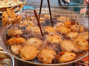 Lifestyle - Món bánh lề đường Cao Bằng, ai đến cũng phải nếm thử bởi hương thơm nức mũi