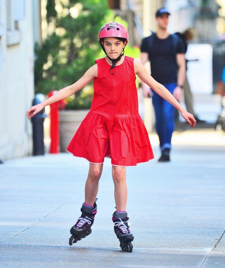 U mê nhan sắc Suri Cruise: Bé gái xinh nhất nhì Hollywood giờ đã ra dáng mỹ nhân, tính tình thay đổi - 10