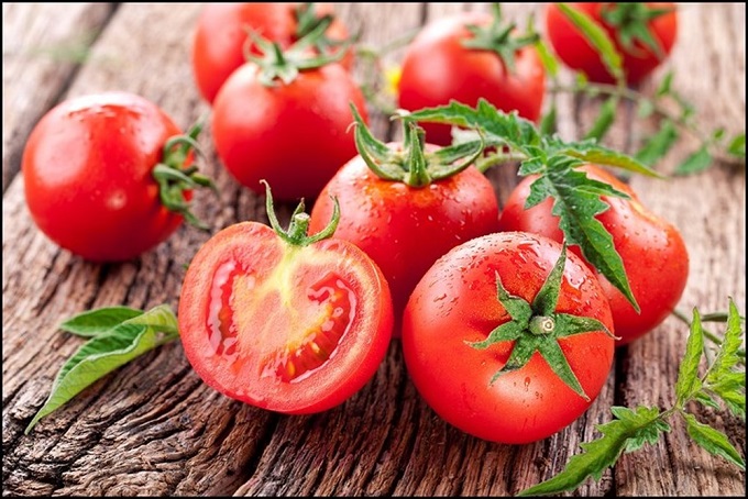 What are the effects of tomatoes and does eating a lot of tomatoes have any effect?  - first