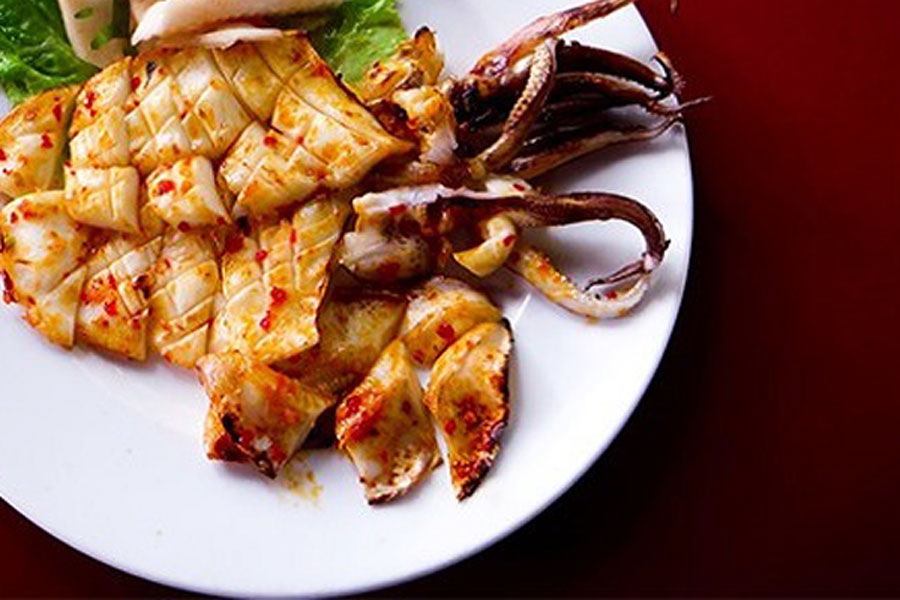 How to make grilled squid with satay, delicious chili salt and pepper, everyone who eats is 