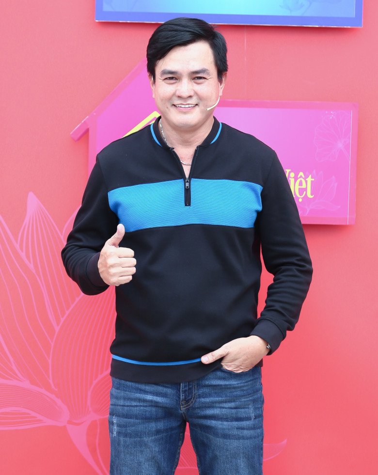 Khi được hỏi tính cách ngoài đời của Cao Minh Đạt có khó tính như các vai phản diện mà anh thủ vai trong phim hay không thì nam diễn viên cho biết từ lúc lấy vợ, anh đã bớt khó tính và cọc cằn đi rất nhiều.