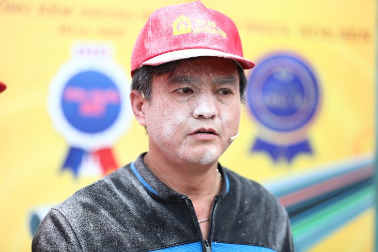 “Lúc đó tôi bị hụt hẫng và nghĩ tại sao khán giả lại chửi mình như vậy. Tôi chỉ làm đúng vai trò của nhân vật mình thủ vai thôi mà”, nam diễn viên nói thêm.