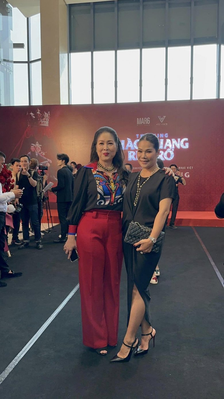 Diện mạo của nữ nghệ sĩ 57 tuổi trong thời gian gần đây cũng rất rạng rỡ dù lên sóng camera thường.