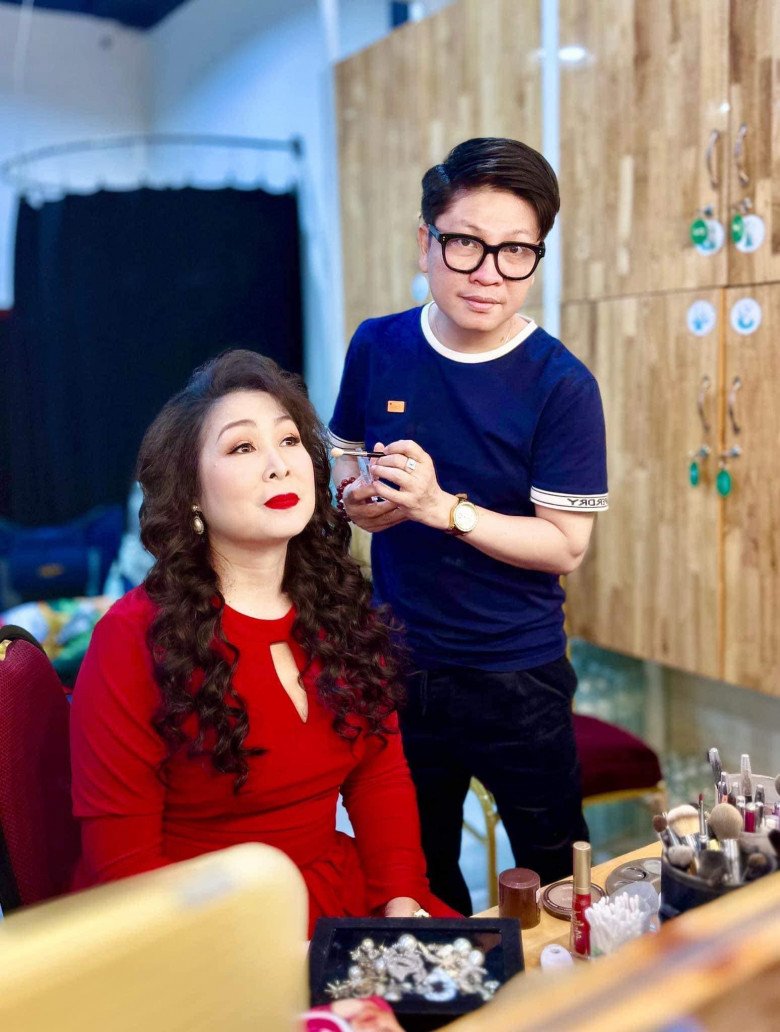 Bà mối nổi tiếng thay đổi ngoạn mục sau thời gian giảm cân.