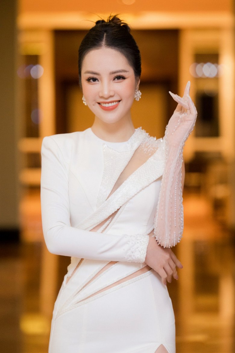 Á hậu Thuỵ Vân tự tin ngồi amp;#34;ghế nóngamp;#34; cuộc thi Hoa hậu quốc tế - 1